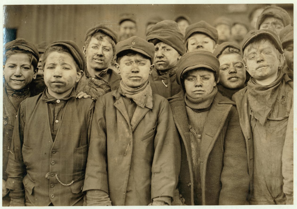 Breaker boys (som sorterar kol för hand) vid Hughestown Borough Coal Co. Pittston, Pennsylvania, 1911 av Lewis Wickes Hine