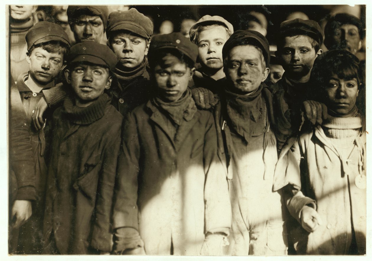 Breaker boys (som sorterar kol för hand) vid Hughestown Borough Coal Co. Pittston, Pennsylvania, 1911 av Lewis Wickes Hine