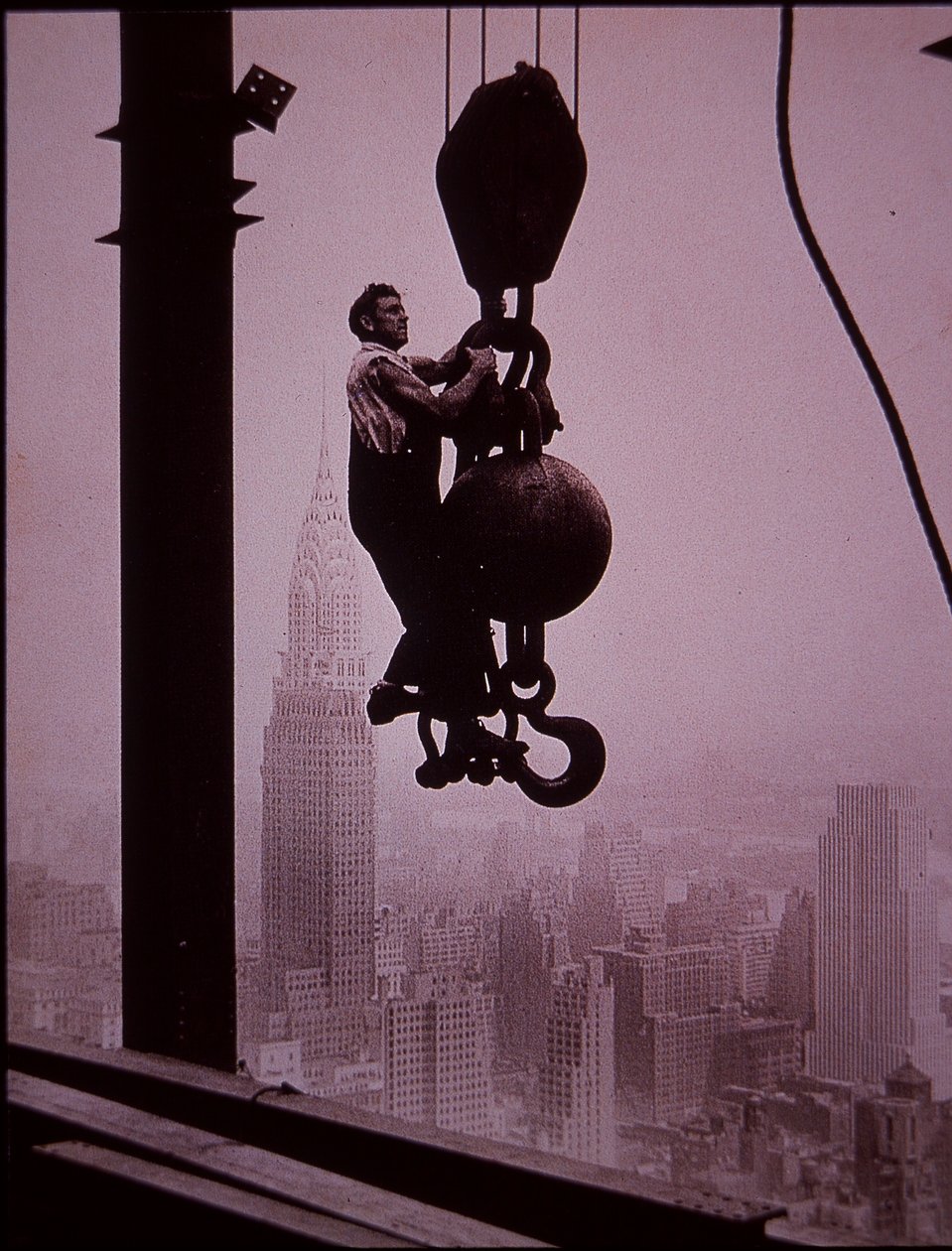Empire State Building under uppbyggnad, visar medlem av borrtårnsbesättningen av Lewis Wickes Hine
