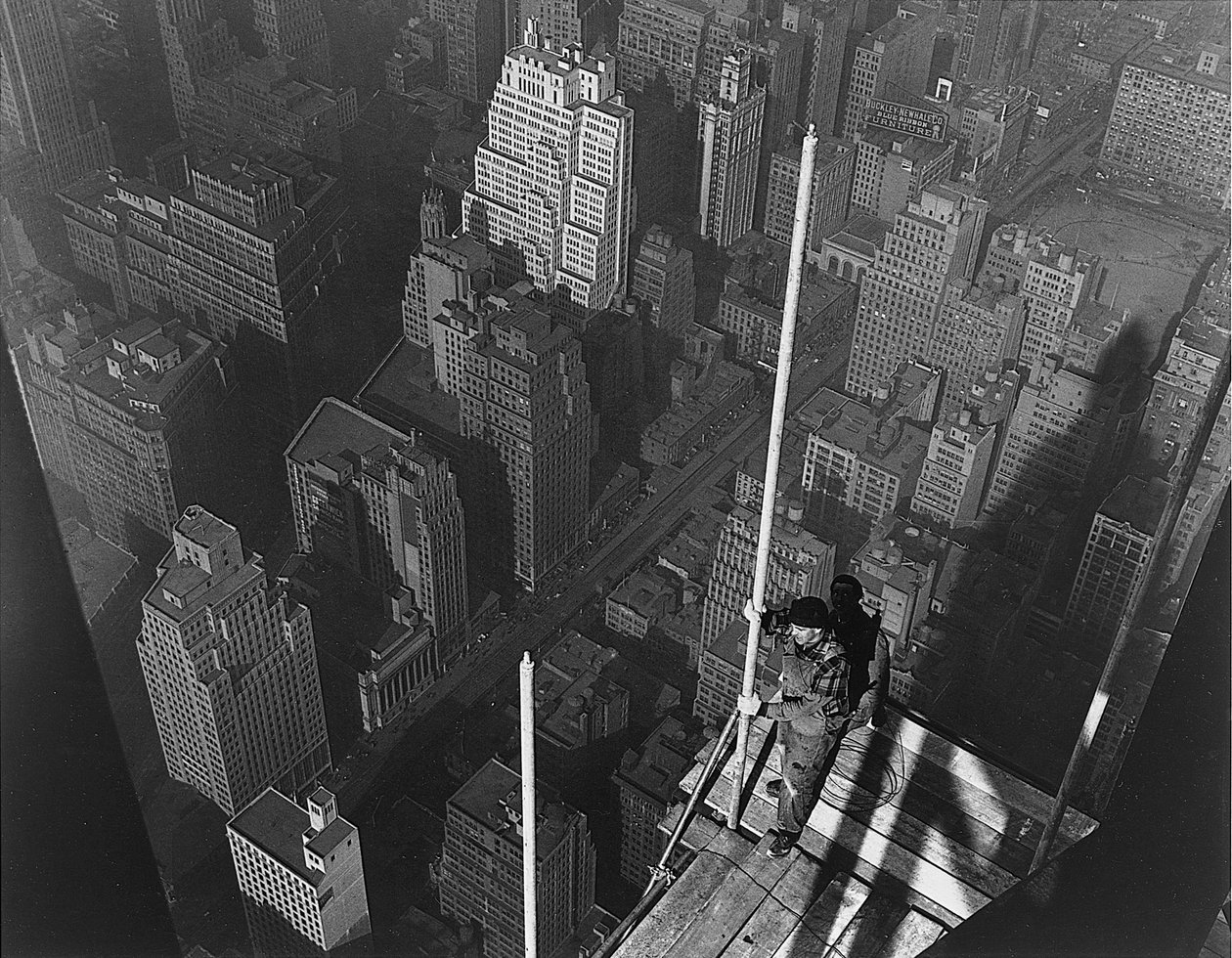 Resning av masten, Empire State Building, 1939 av Lewis Wickes Hine