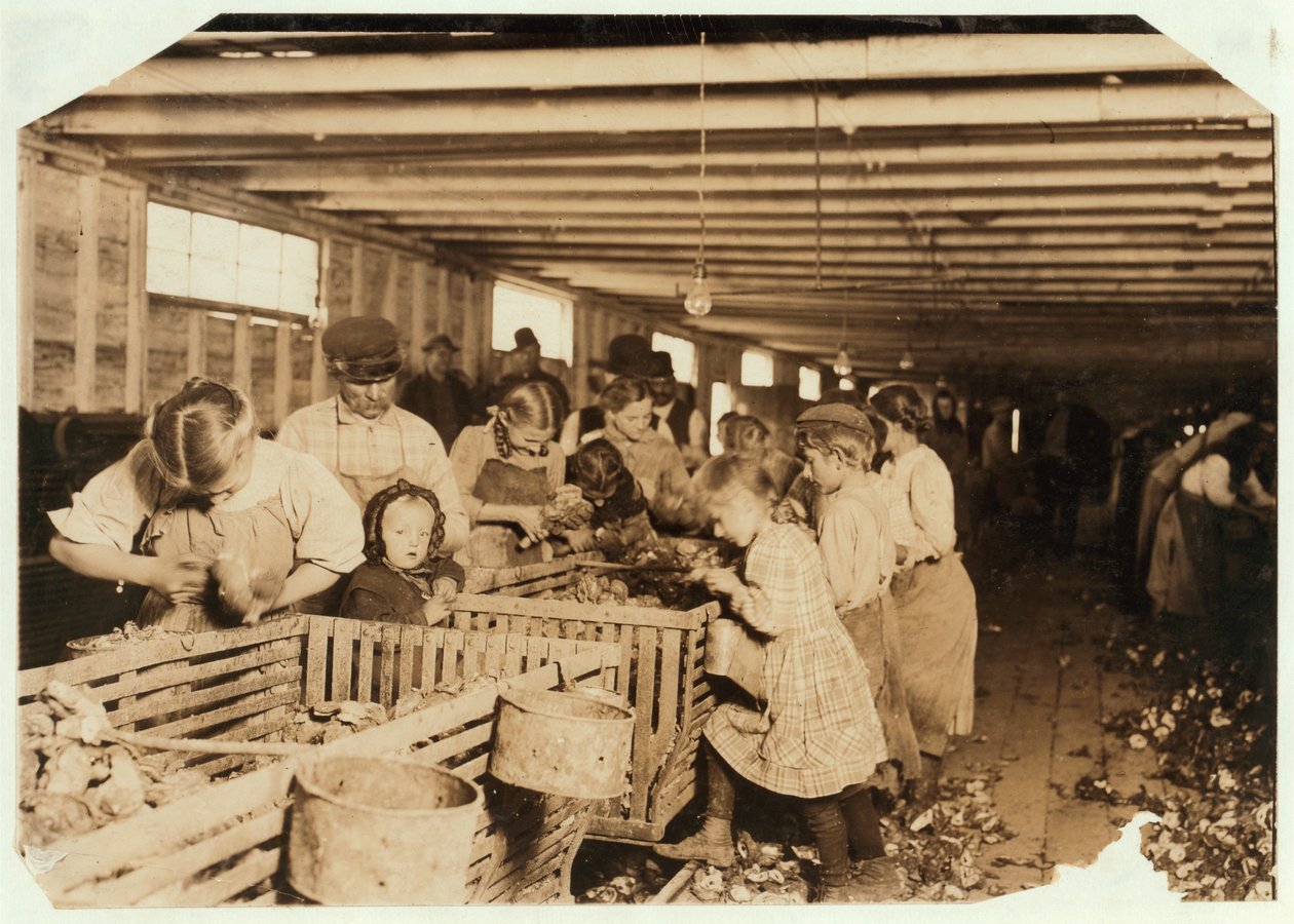 Rosy i åldern 8 arbetar en 14-timmars dag som ostron-shucker på Dunbar Cannery, Louisiana, 1911 av Lewis Wickes Hine