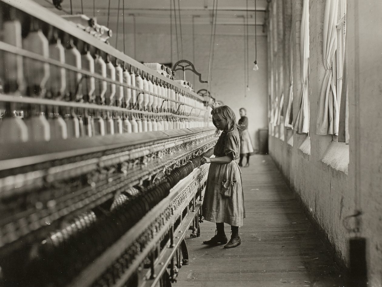 Sadie Pfeifer, spinnerska i bomullsspinneri, Lancaster, South Carolina av Lewis Wickes Hine