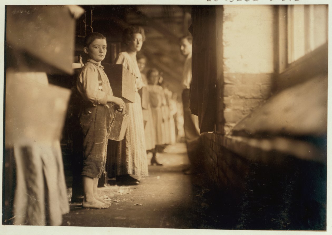 Ung doffer vid Richmond Spinning Mills, Chattanooga, Tennessee, 1910 av Lewis Wickes Hine