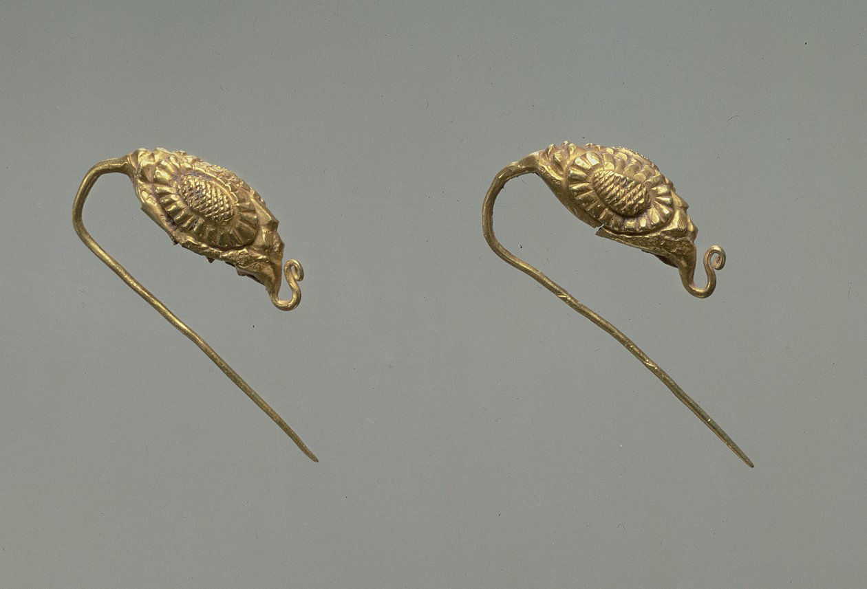 Ett par guldörhängen, Liao-dynastin, 10-11-talet av Liao Dynasty Chinese School