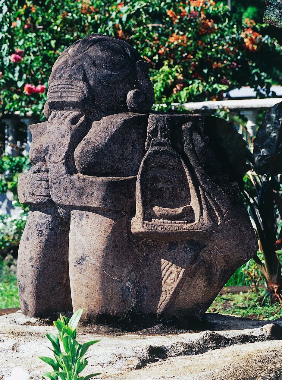 Antropomorfisk Tiki-skulptur, Papeete, Tahiti, Samhällsöarna, Windwardöarnas skärgård, Franska Polynesien (franska republikens utomeuropeiska territorium) av Unbekannt Unbekannt