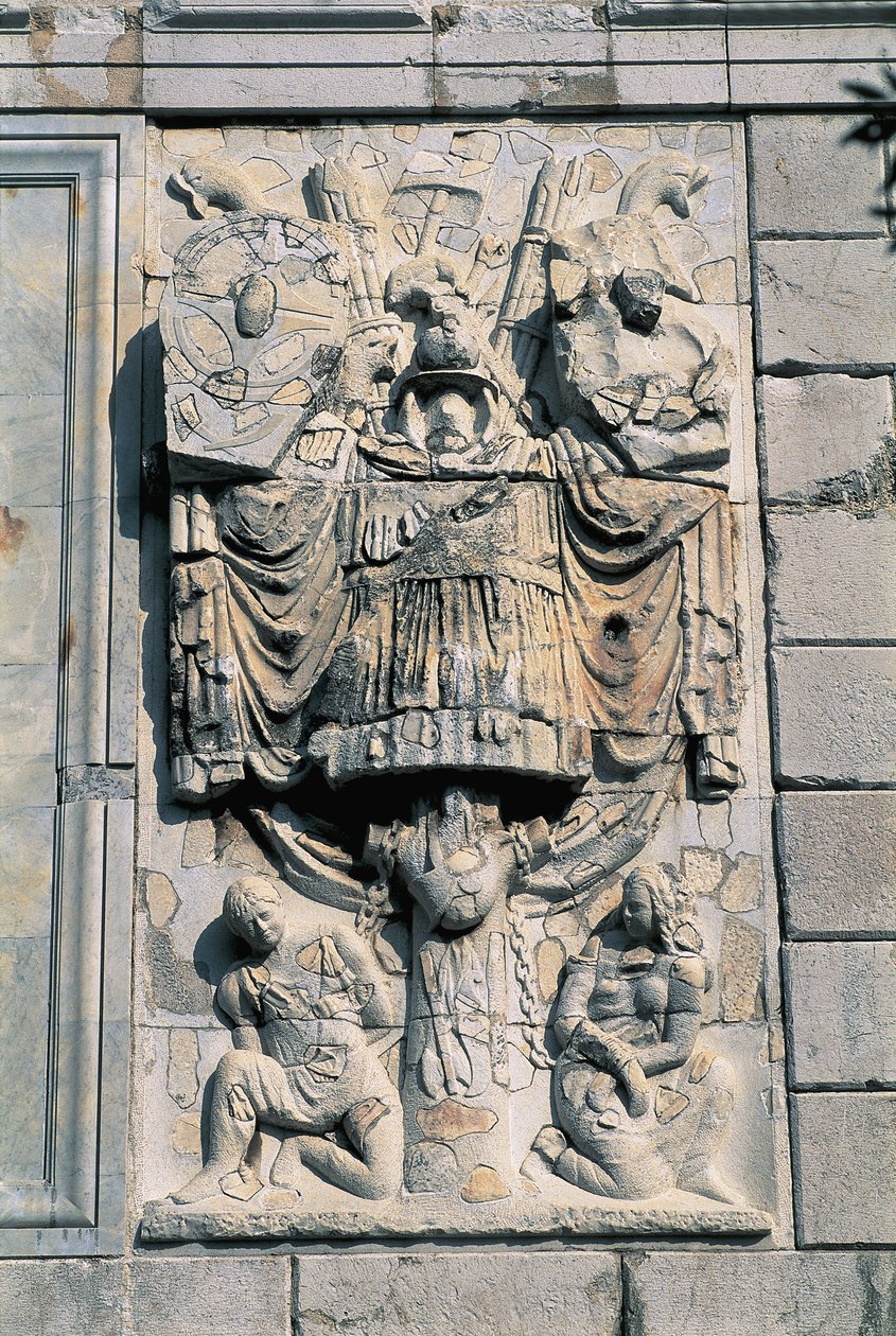 Närbild av skulpturer på en vägg, Trophee Des Alpes, La Turbie, Provence-Alpes-Cote D