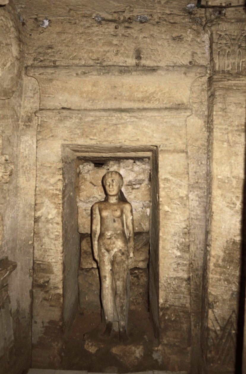 Egypten, Alexandria, Katakomberna i Kom-esh-Shuqafa, Interiör av hypogeum, nisch med kvinnlig staty av Unbekannt Unbekannt