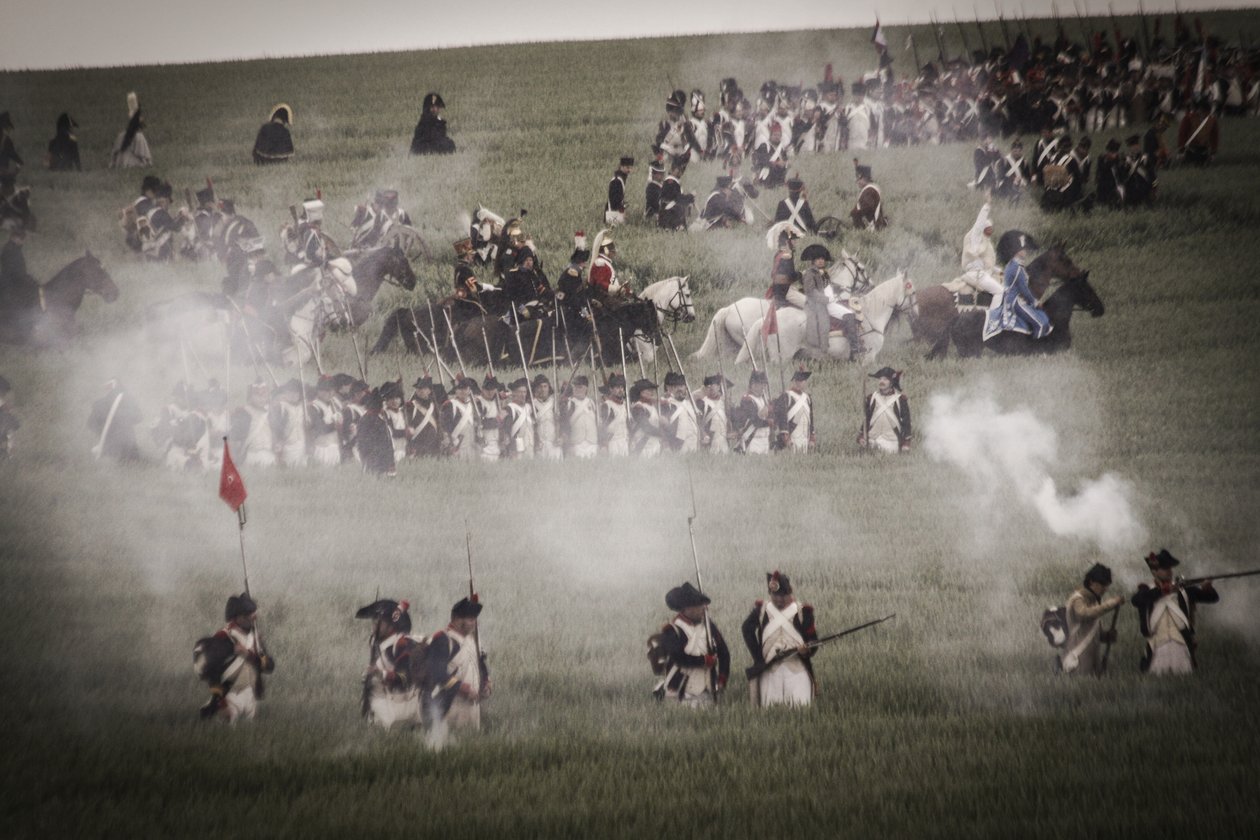 Historiskt återskapande: Infanteri, kurassier och officerare från den franska armén på slagfältet, Napoleonkrigen av Unbekannt Unbekannt