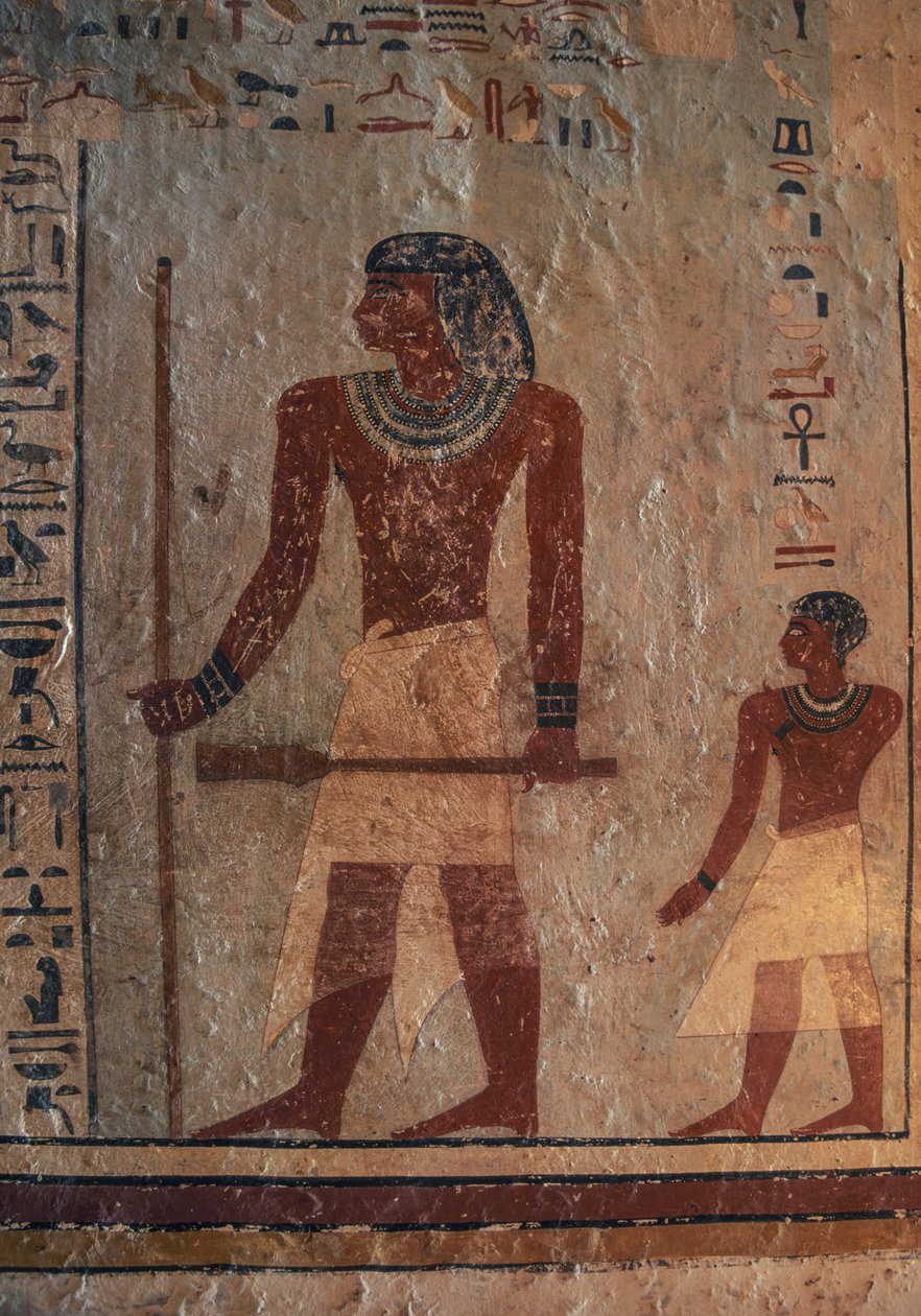 Sarenput, som håller vassen och Sekhem-sceptern, följt av hans son Ankhu, väggmålning, Sarenput II:s grav, Qubbet el-Hawa-nekropolis, nära Assuan, Egypten, Egyptisk civilisation, Mellersta kungariket av Unbekannt Unbekannt