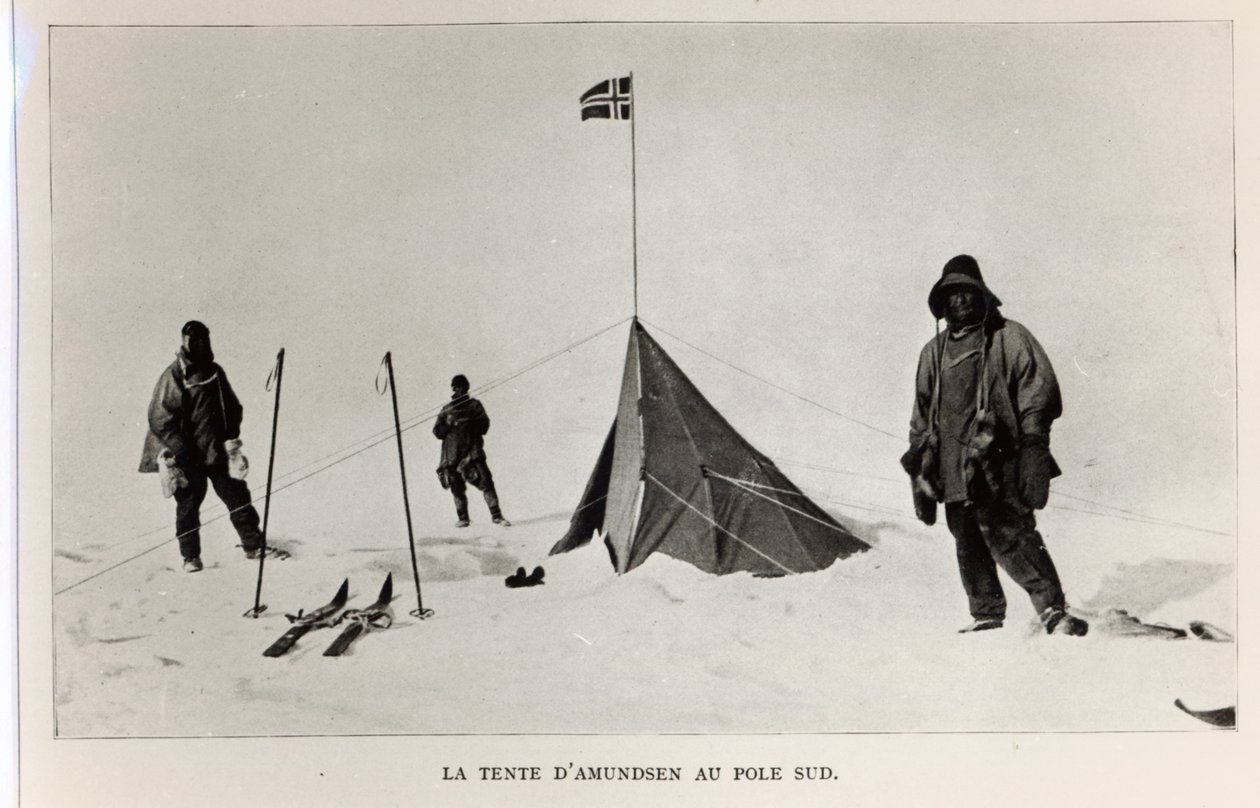 Tält som Roald Amundsen (1872-1928) lämnade på Sydpolen 1911, 1912. av Lieutenant Henry Robertson Bowers