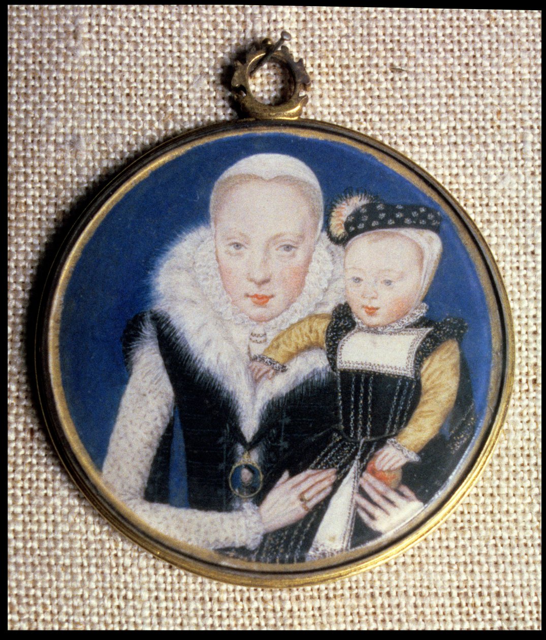 Porträttminiatyr av Lady Katherine Seymour, född Gray (ca 1538-68) grevinna av Hertford, som håller sin spädbarn och bär sin makes miniatyr, ca 1562 av Lievine Teerlink