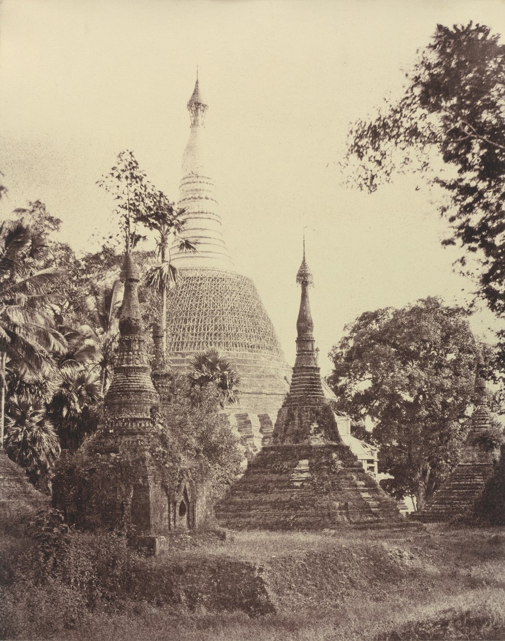 Rangoon: Nära utsikt över Shwe Dagon-pagoden,november 1855 (foto) av Linnaeus Tripe