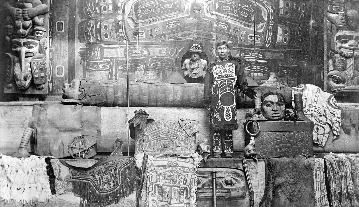 An Alaskan Indian Chiefs House, 1897 av Lloyd Valentine and Pond, Edwin Percy Winter