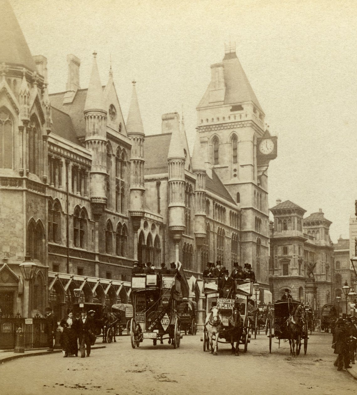 Law Courts, Strand, London, sent 1800-tal. av London Stereoscopic and Photographic Co