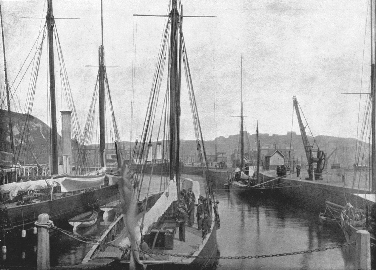 Hamnen, Dover, 1895. av London Stereoscopic and Photographic Co