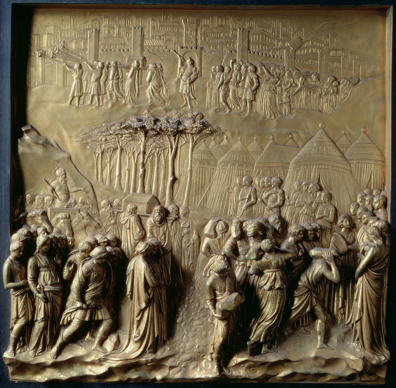 Berättelsen om Josua: Josua instruerar prästerna att leda israeliterna över Jordanfloden och Jerikos fall, en av tio reliefpaneler från Paradisets portar (östra dörrar), 1425-52 (gil av Lorenzo Ghiberti