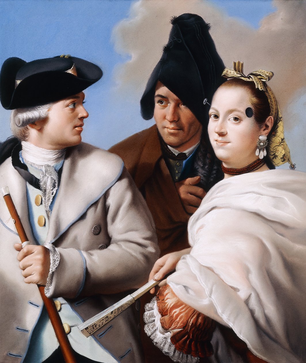 En gentleman i en tricornhatt som håller i en käpp, en gentleman i en svart frygisk huva och en ung kvinna med en mouche i en röd klänning, av Lorenzo Baldissera Tiepolo
