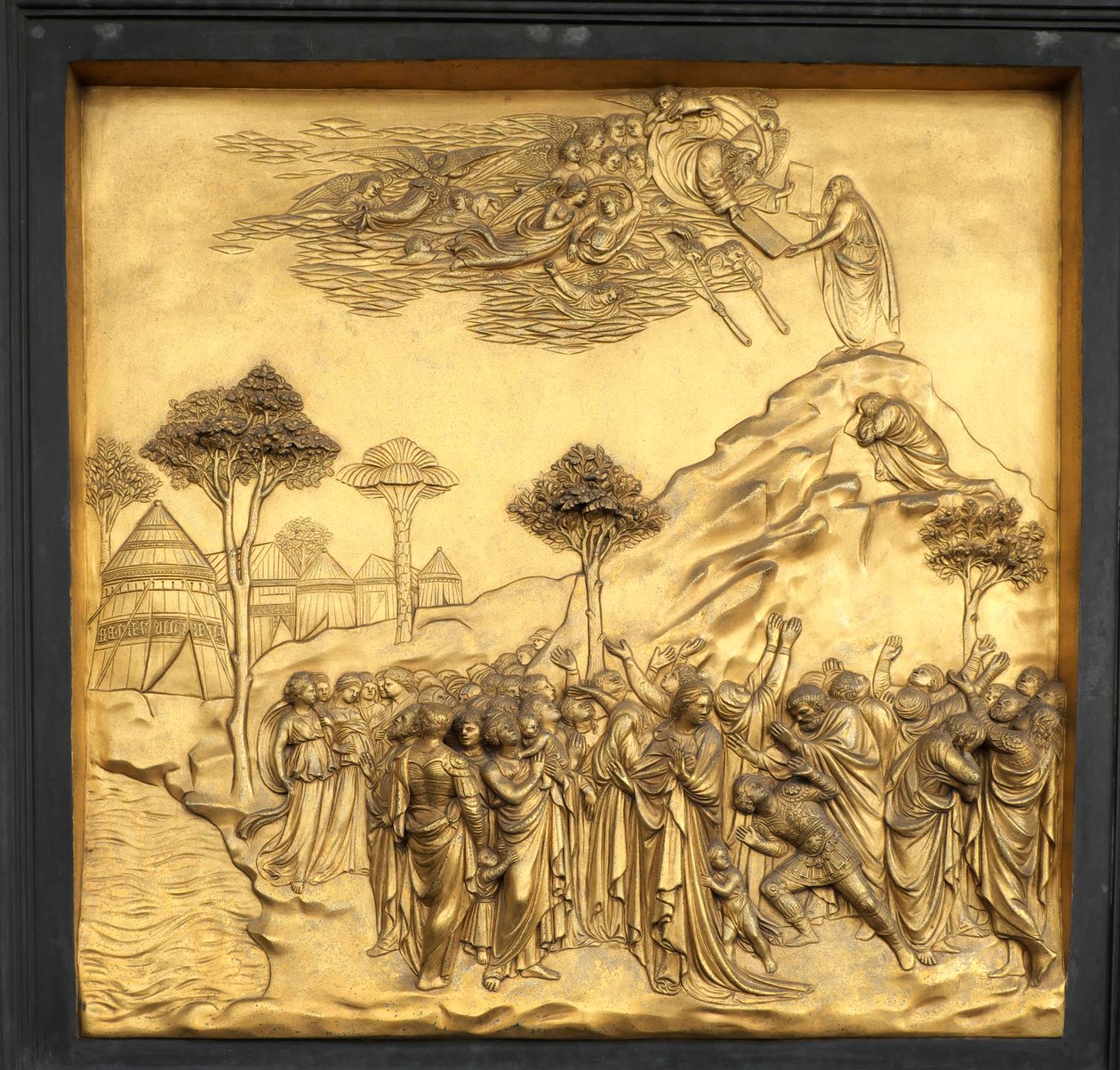 Moses tar emot lagens tavlor, relief, Paradisets port i baptisteriet i..., 2015 (foto) av Lorenzo Ghiberti