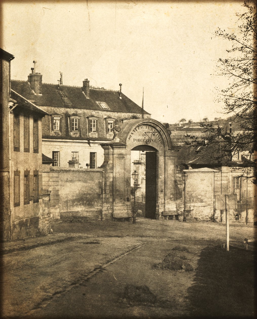 Dörröppning till Sèvres Factory av Louis-Rémy Robert