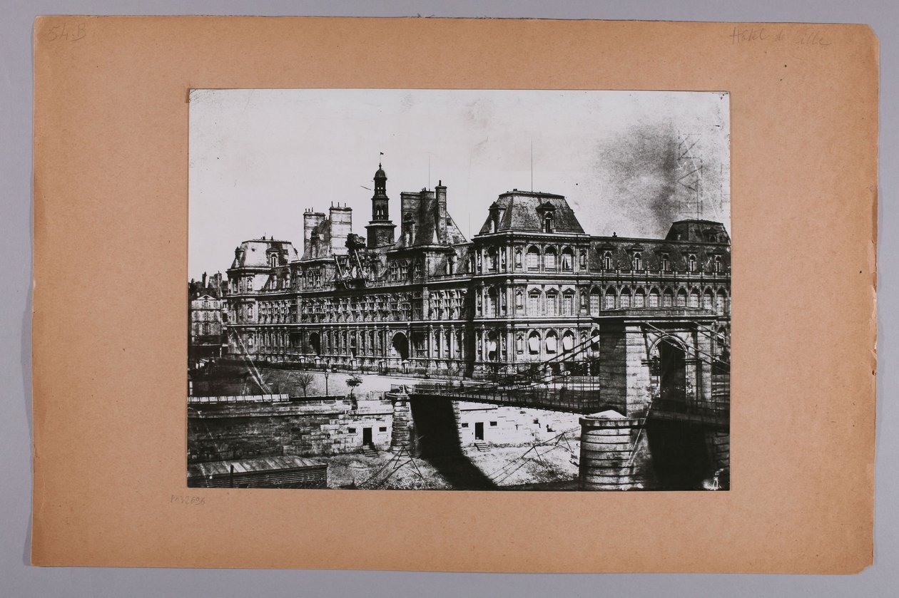 Fasaden på det tidigare stadshuset, början av Pont d