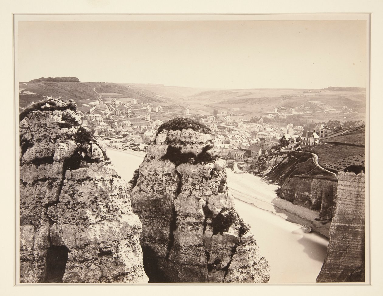 Etretat av Louis Alphonse Davanne
