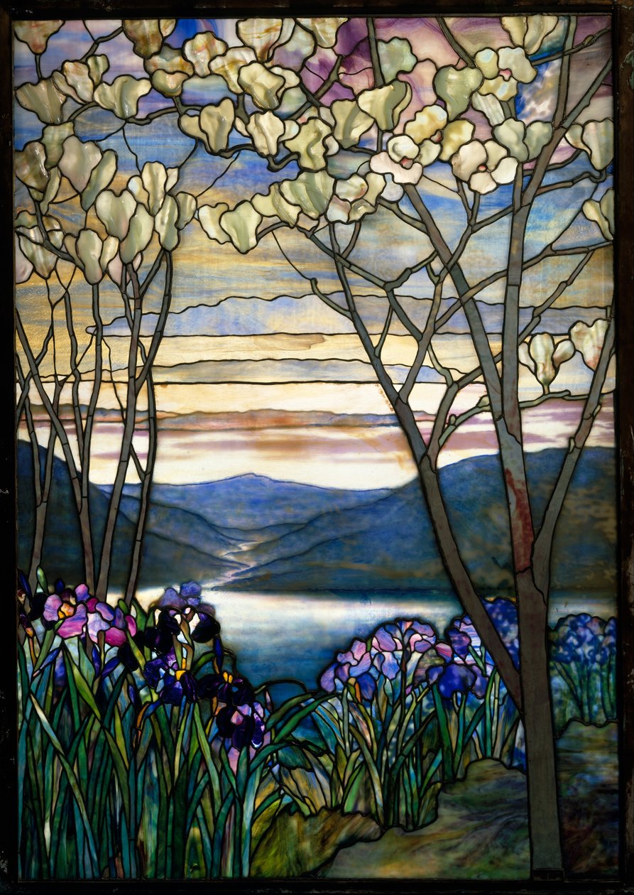 Magnolior and Irises, c.1908 (blyat Favrile-glas) av Louis Comfort Tiffany