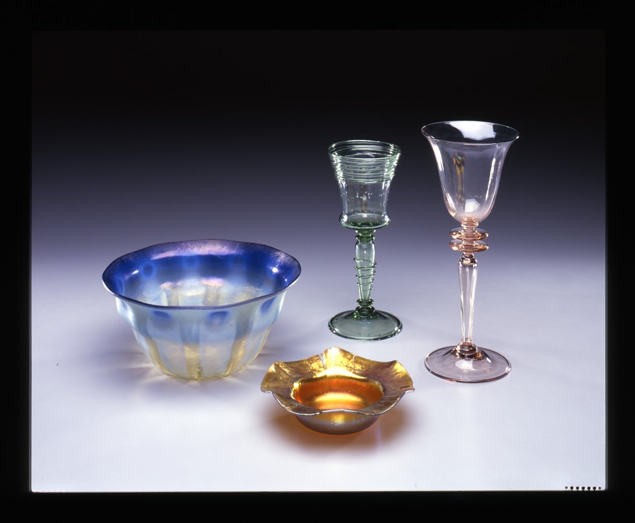 Uppsättning av glas av Louis Comfort Tiffany