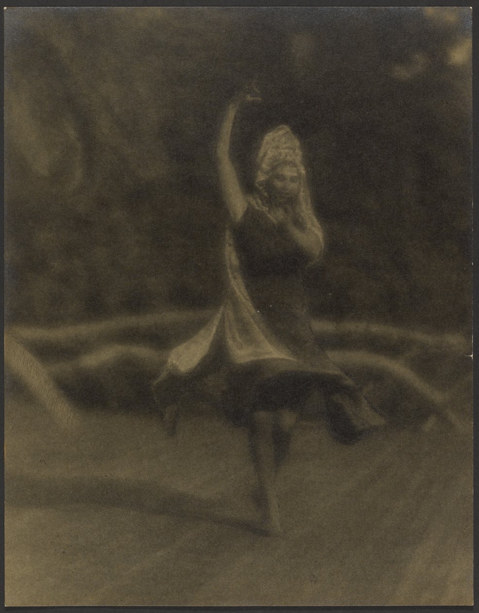 [Kvinnlig dansare] av Louis Fleckenstein