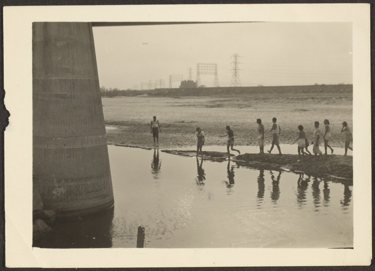[Figurer i Industrial Water Scene] av Louis Fleckenstein