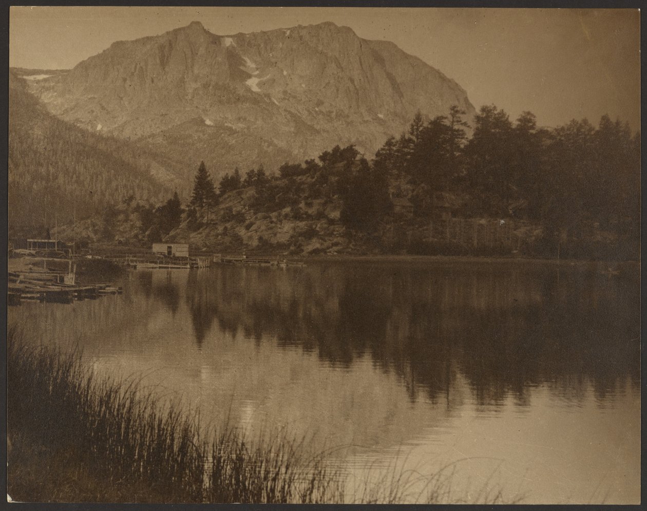 [June Lake] av Louis Fleckenstein