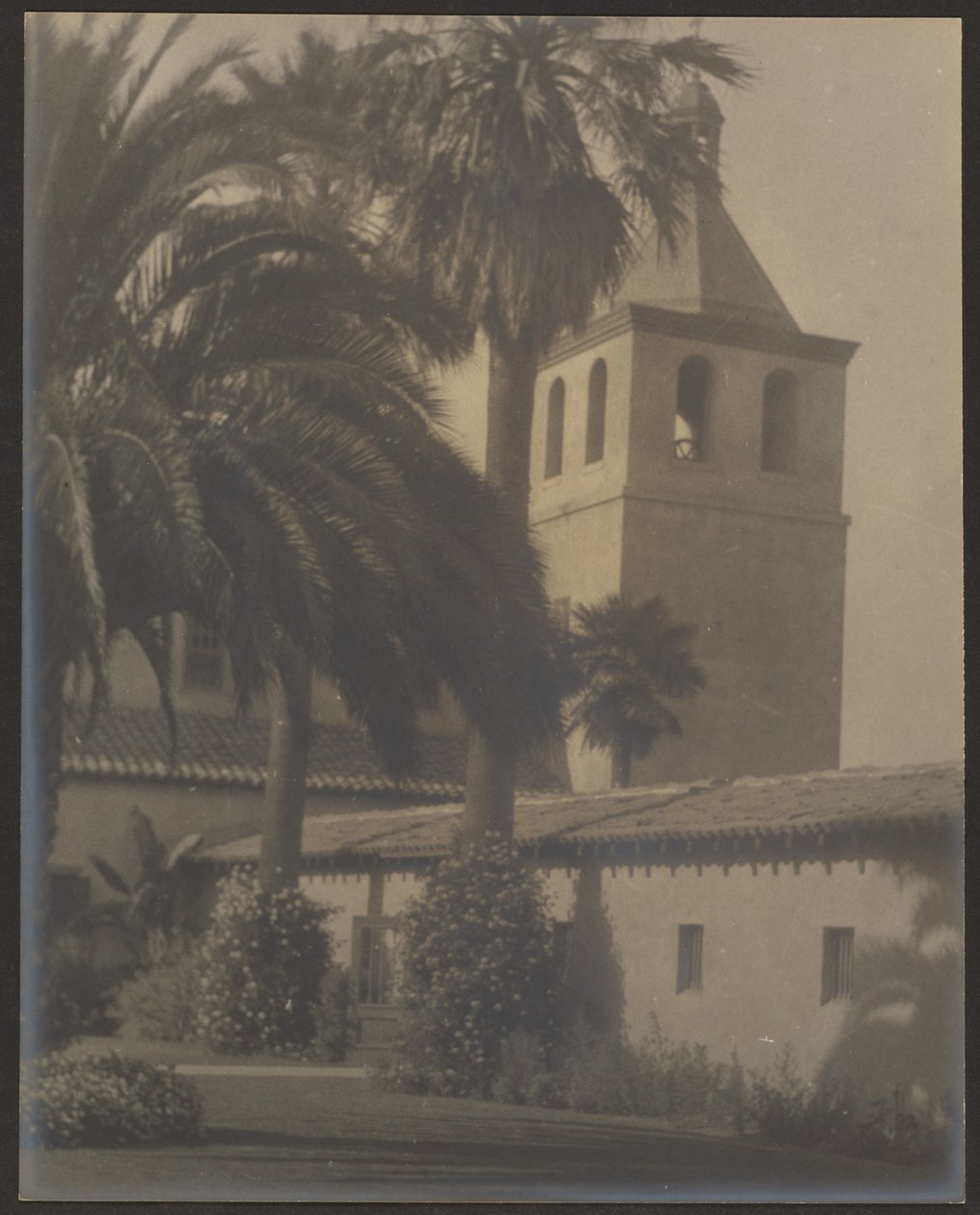 [Mission Bell Tower] av Louis Fleckenstein