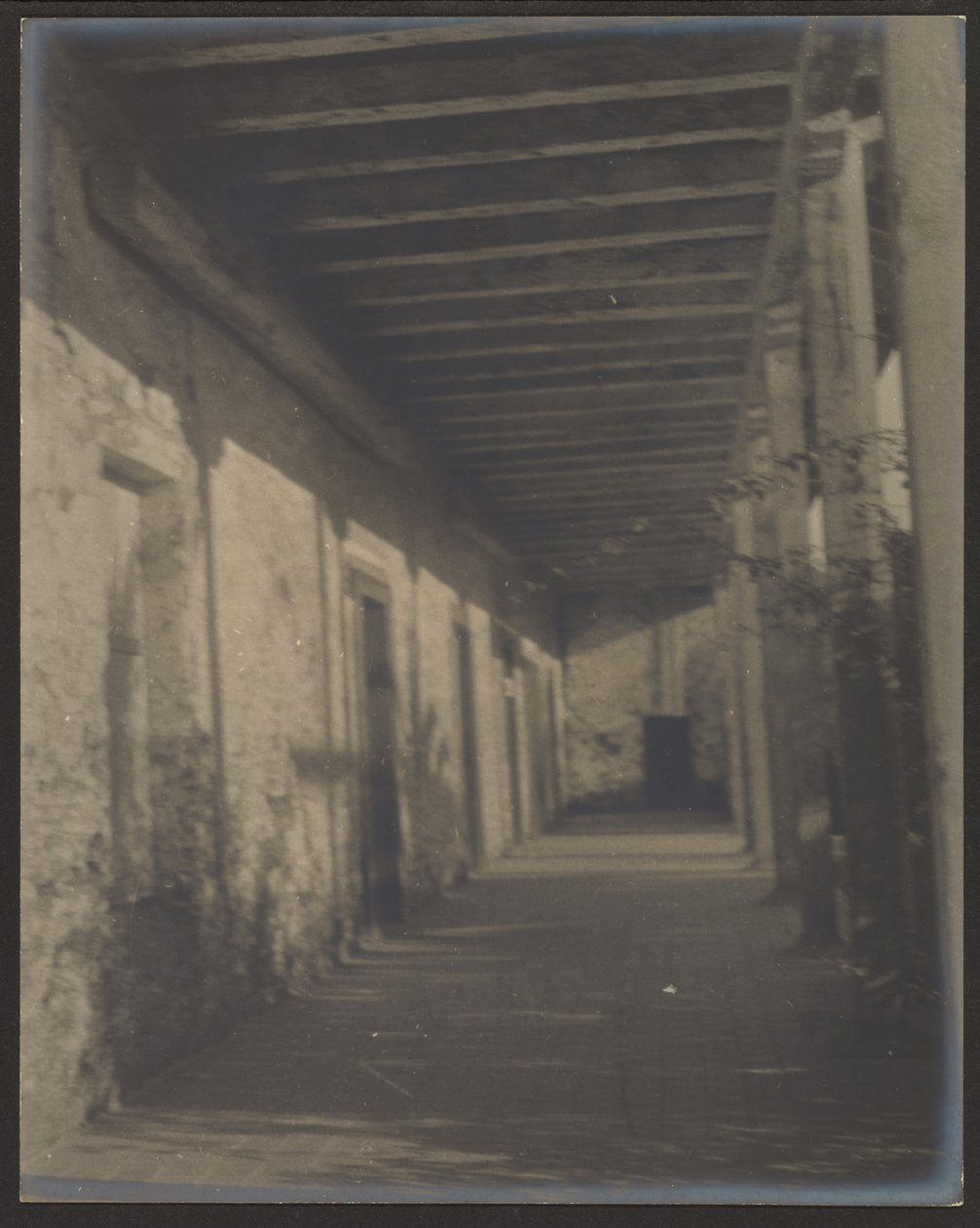 [Mission Hallway] av Louis Fleckenstein