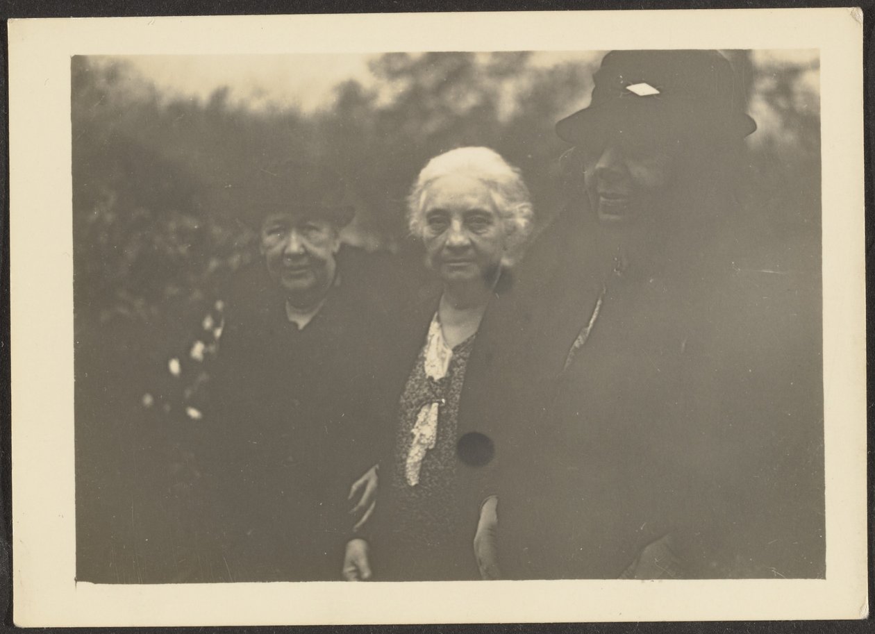 [Mrs Fleckenstein och vänner] av Louis Fleckenstein
