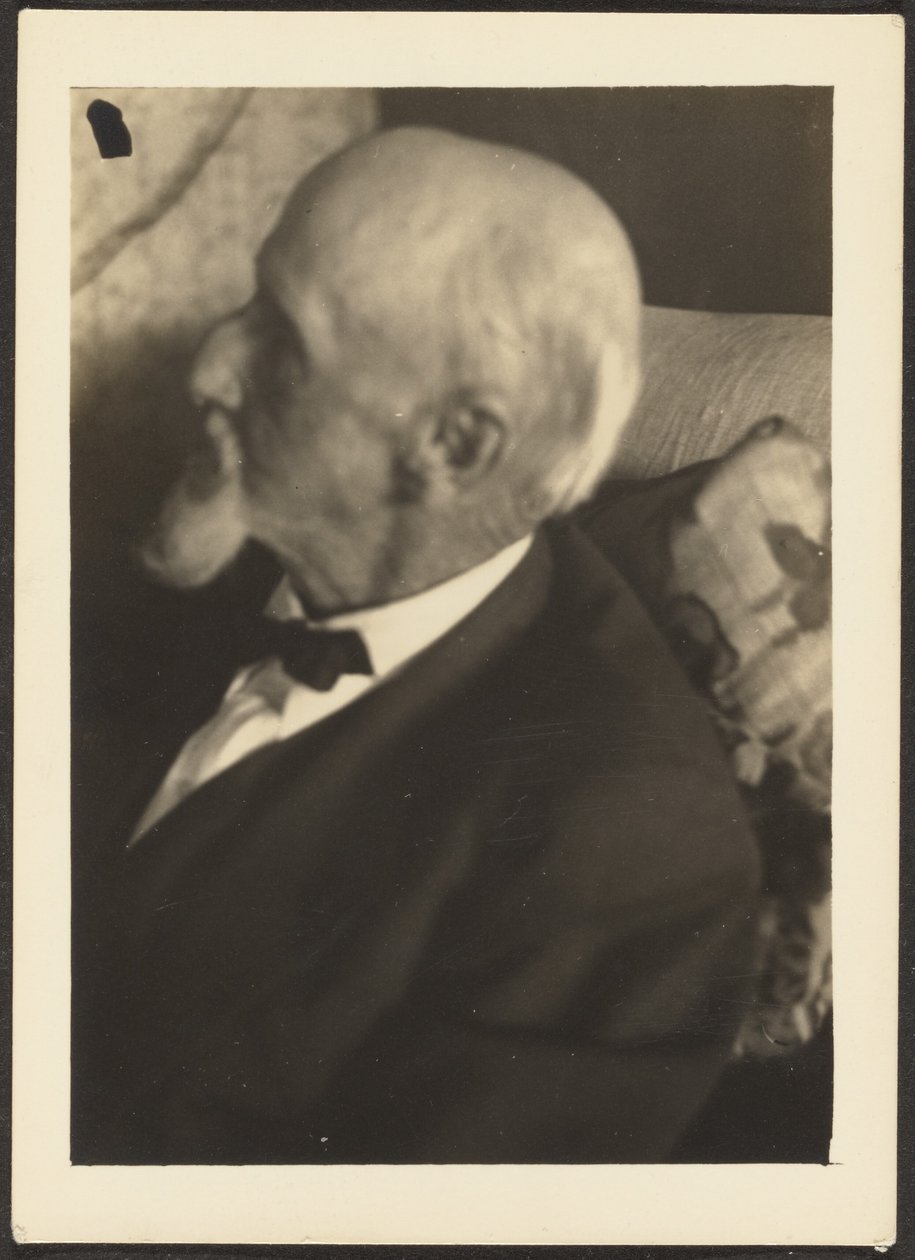 [Gammal man i svart slips] av Louis Fleckenstein
