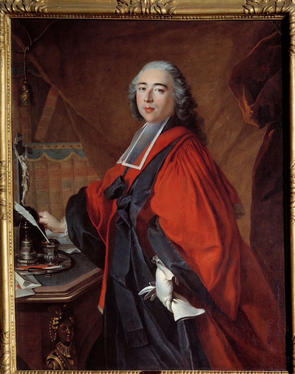 Porträtt av en magistrat. På hans skrivbord finns ett krucifix och en skrivnödvändighet. Målning av Louis Tocque (1696-1772) av Louis Tocqué