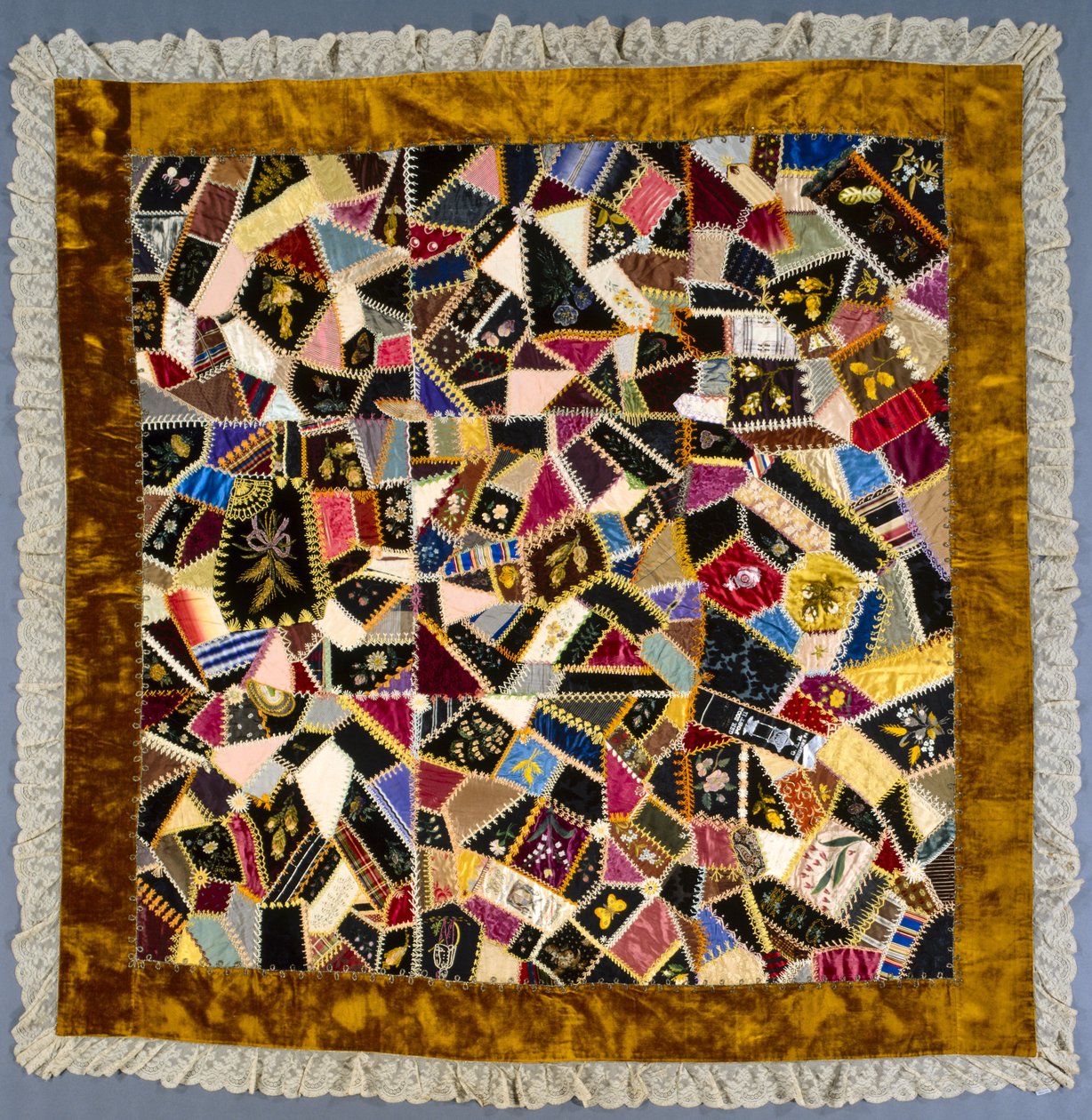 Crazy Quilt, 1887 eller senare. av Louisa Joiner