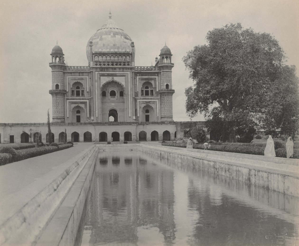 Saftar Jungs grav, Delhi, ca 1890-talet (platinatryck) av Ltd. Ceylon Plâté