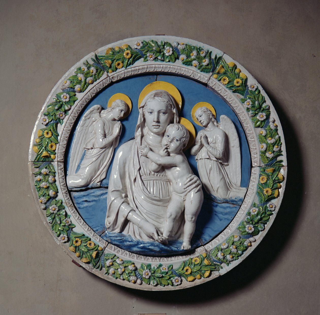 Jungfru och barn (terrakotta) av Luca Della Robbia