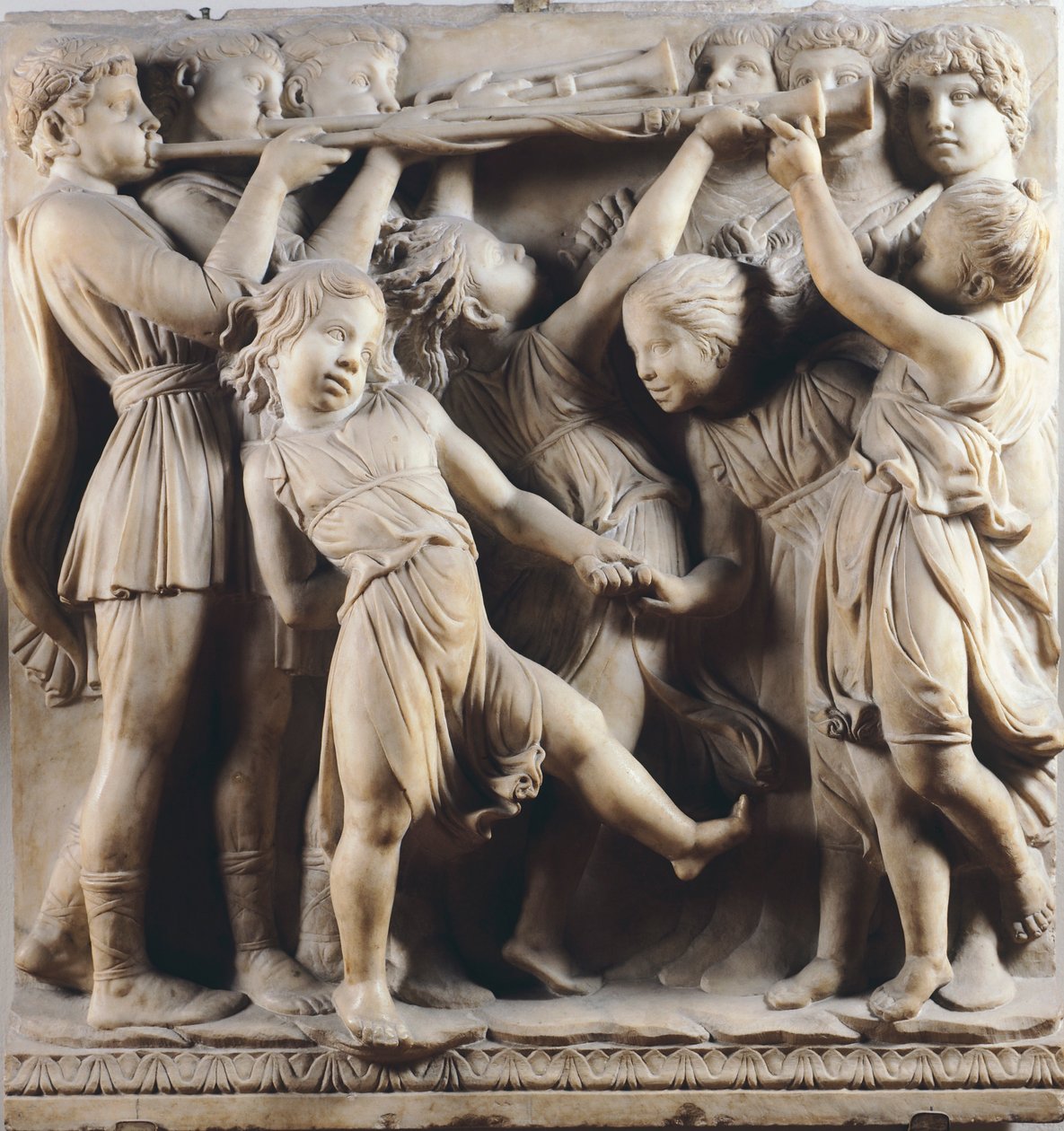 Barn och keruber som dansar, sjunger och spelar, detalj från Cantoria (körgalleri) av Luca Della Robbia