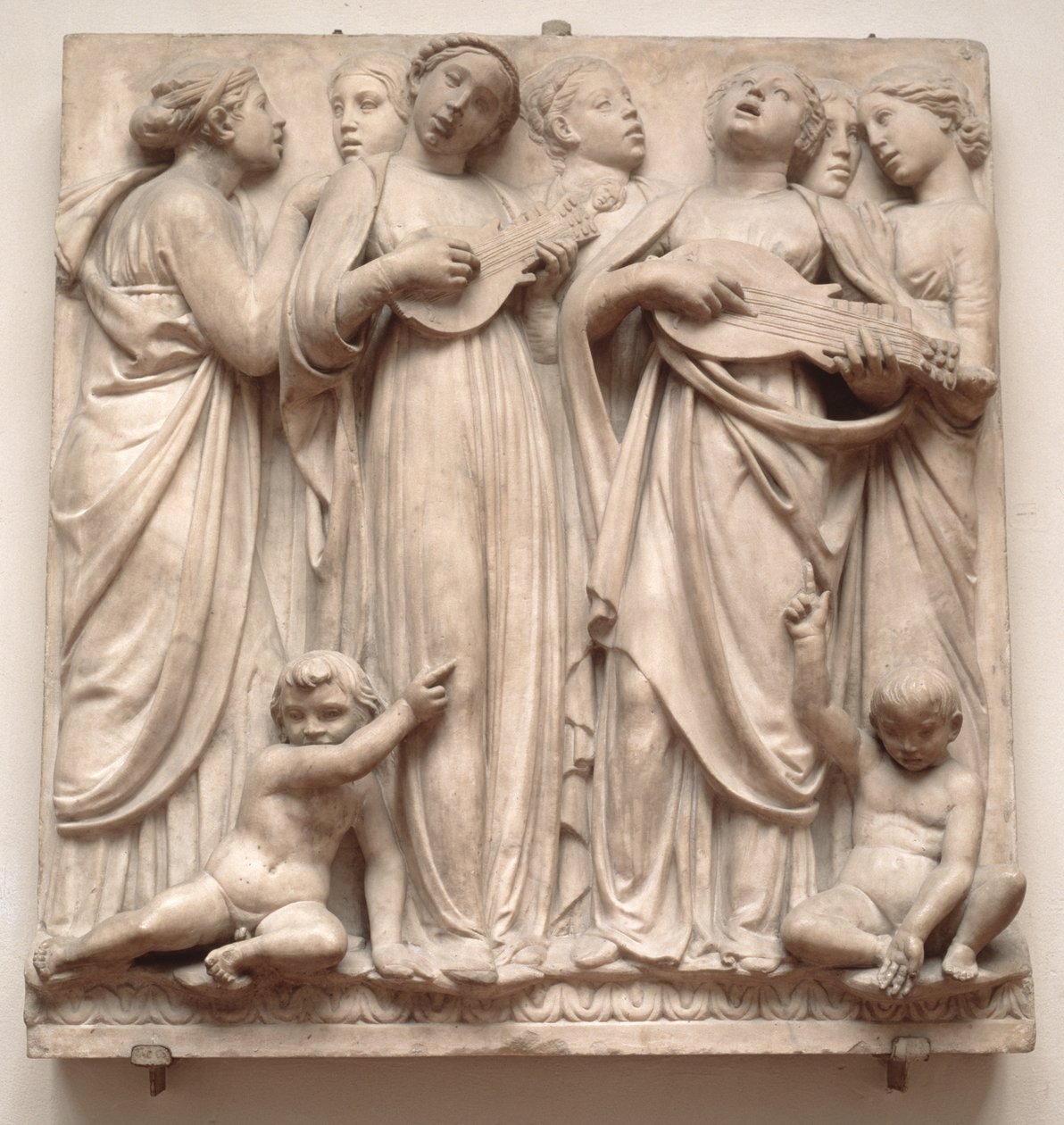Sjungande änglar, relief från Cantoria, ca 1432-38 (marmor) av Luca Della Robbia