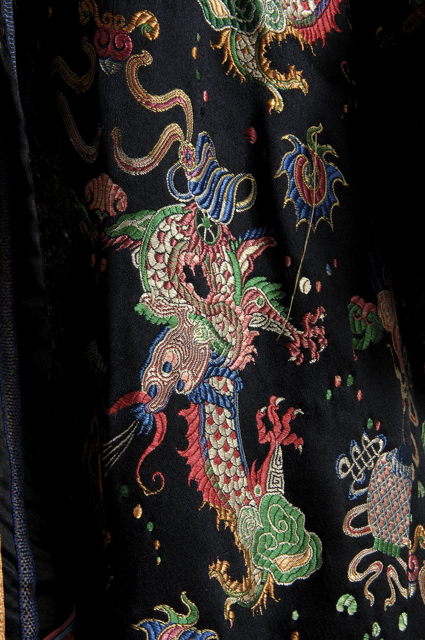 Överrock, ca 1923 (detaljvy av tyg), sidenbrokad, band och sammet, päls, Lucile Ltd., Frankrike av Lucy Christiana Lady Duff Gordon