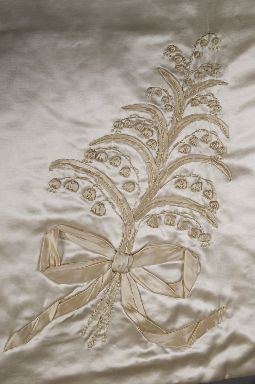 Bröllopsklänning (detaljvy av avtagbart tåg) av Lucy Christiana Lady Duff Gordon