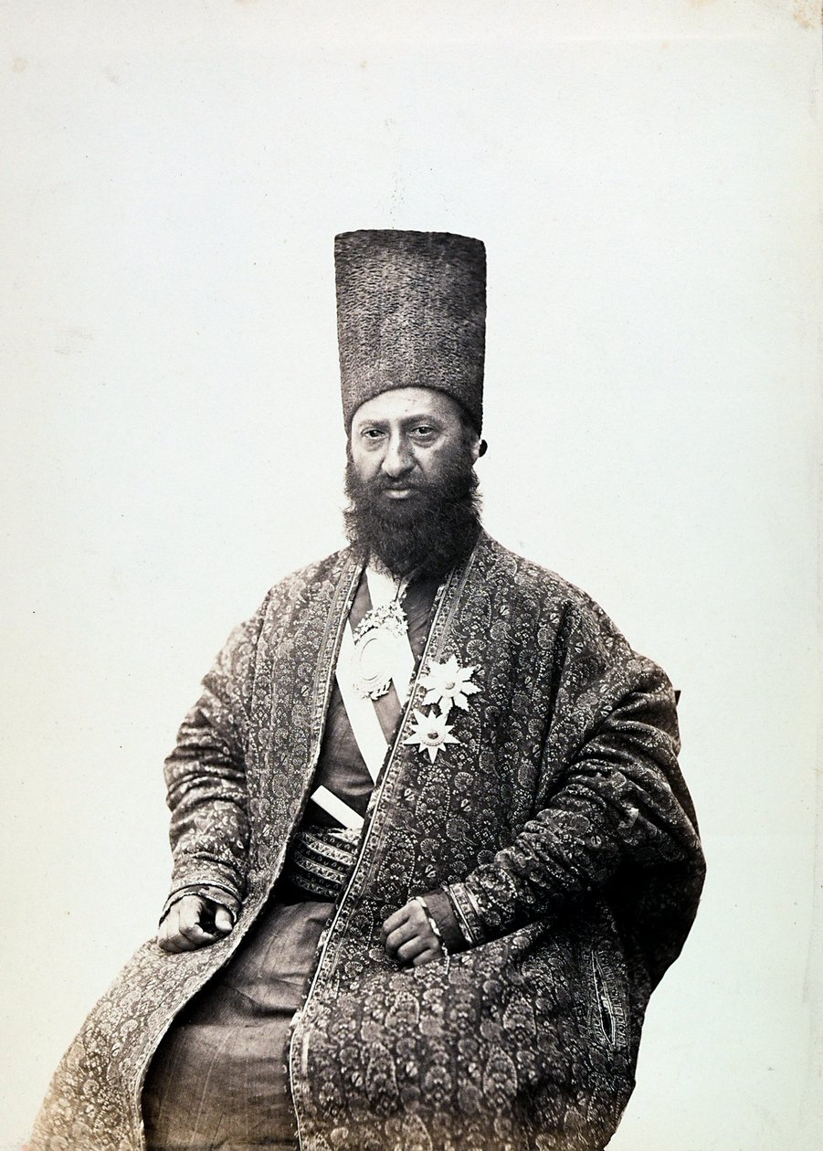 En man i traditionell klädsel. Iran av Luigi Montabone