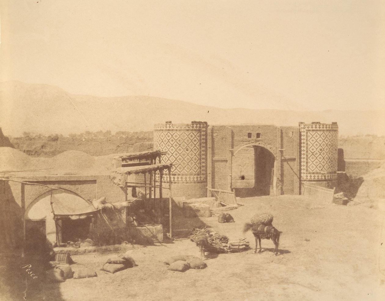 [Gate of Government, Teheran, Iran], 1840-60-talen. av Luigi Pesce