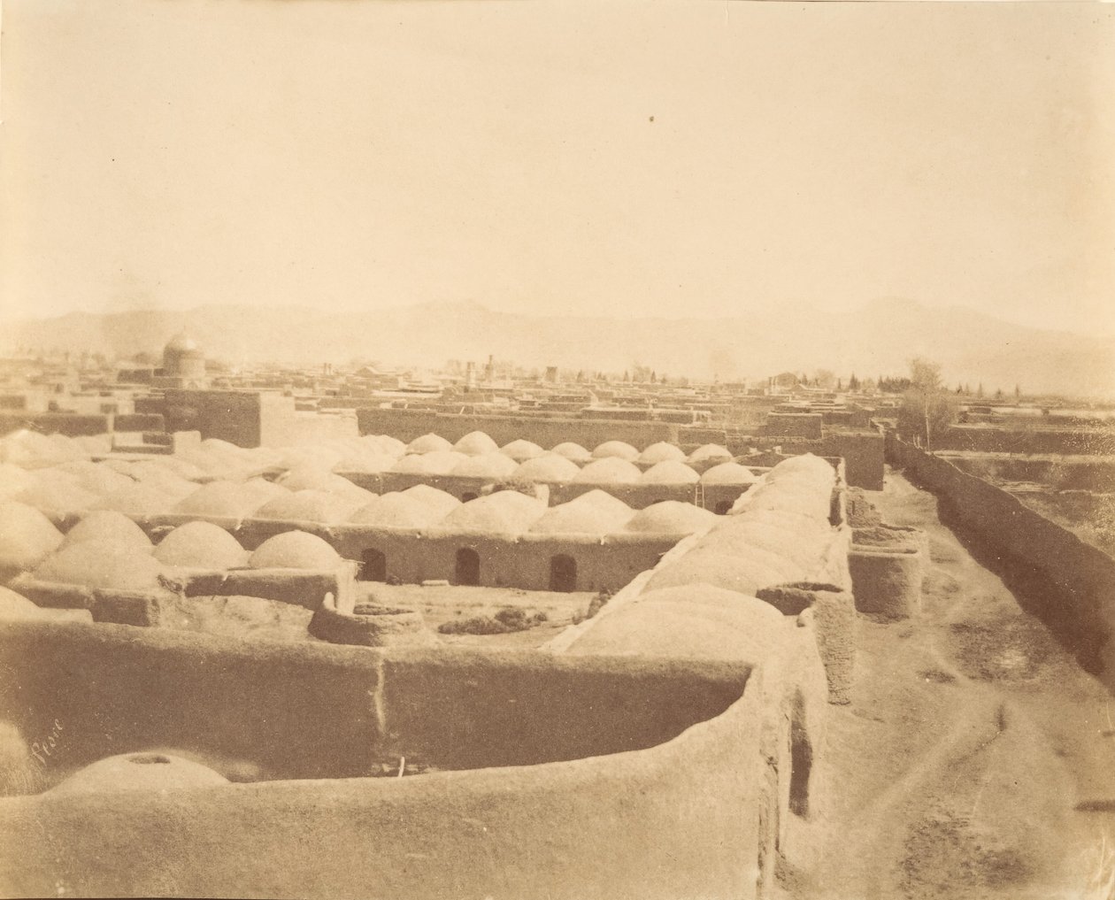 [Arqens södra port, Teheran, Iran], 1840-60-tal. av Luigi Pesce