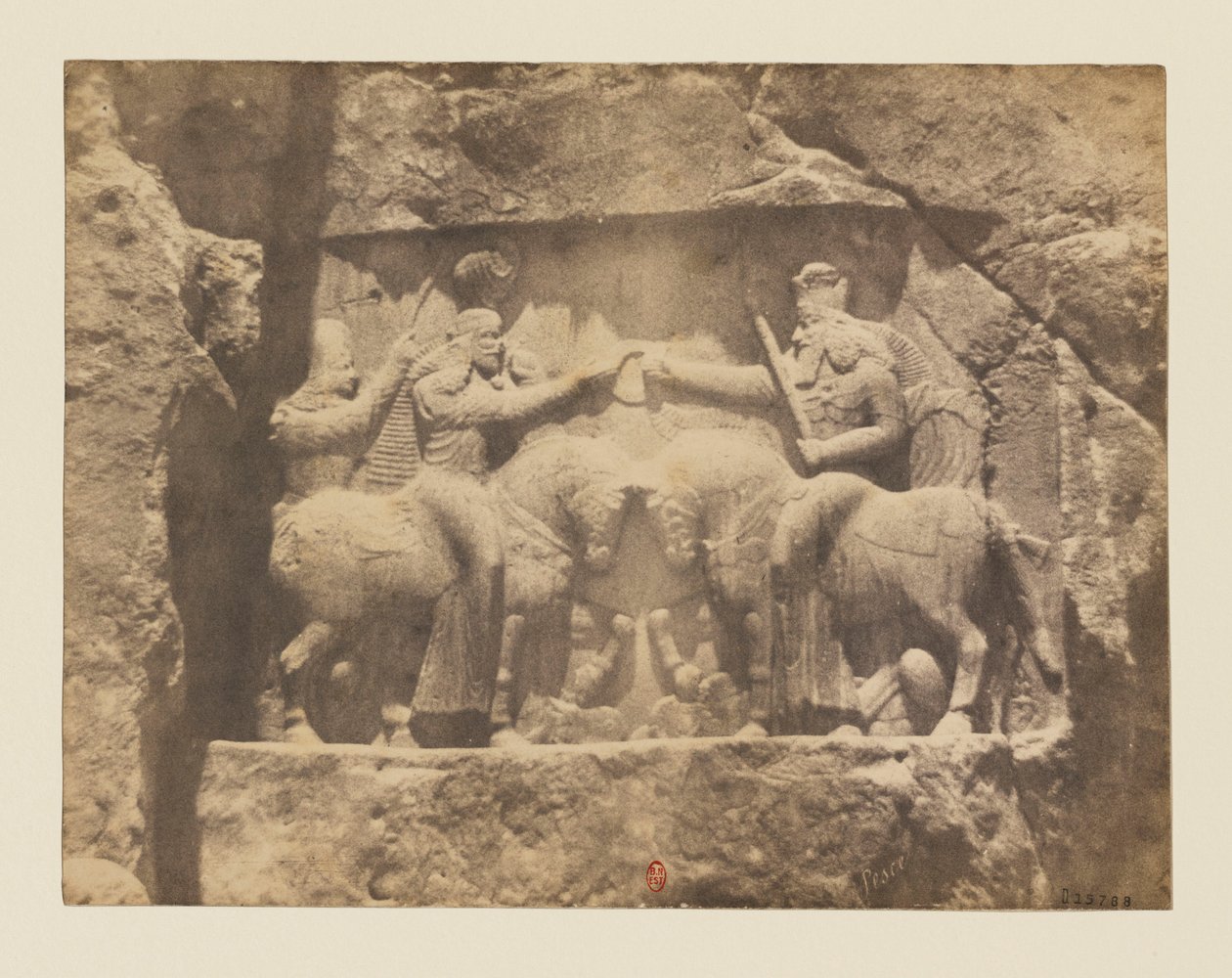 Vy 10 - Naqsh-e Rostam. Rock relief. Ardeshir I:s placering av guden Ahura-Mazda av Luigi Pesce