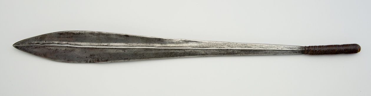 Ol alem, svärd (järn, trä och läder) av Maasai People