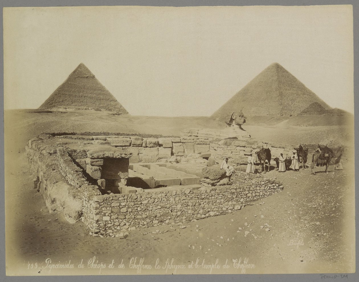 Piramides van Cheops en Chephren, de sfinxen och de tempel av Chefren Pyramider av Cheops och Cheffren Sphynxen och Cheffrens tempel (titel på objektet) av Maison Bonfils