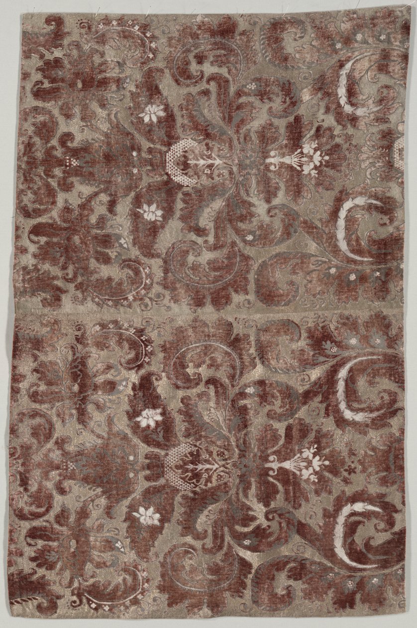 Två sammanfogade paneler av "Fortuny Painted Velvet" av Mariano Fortuny y Madrazo