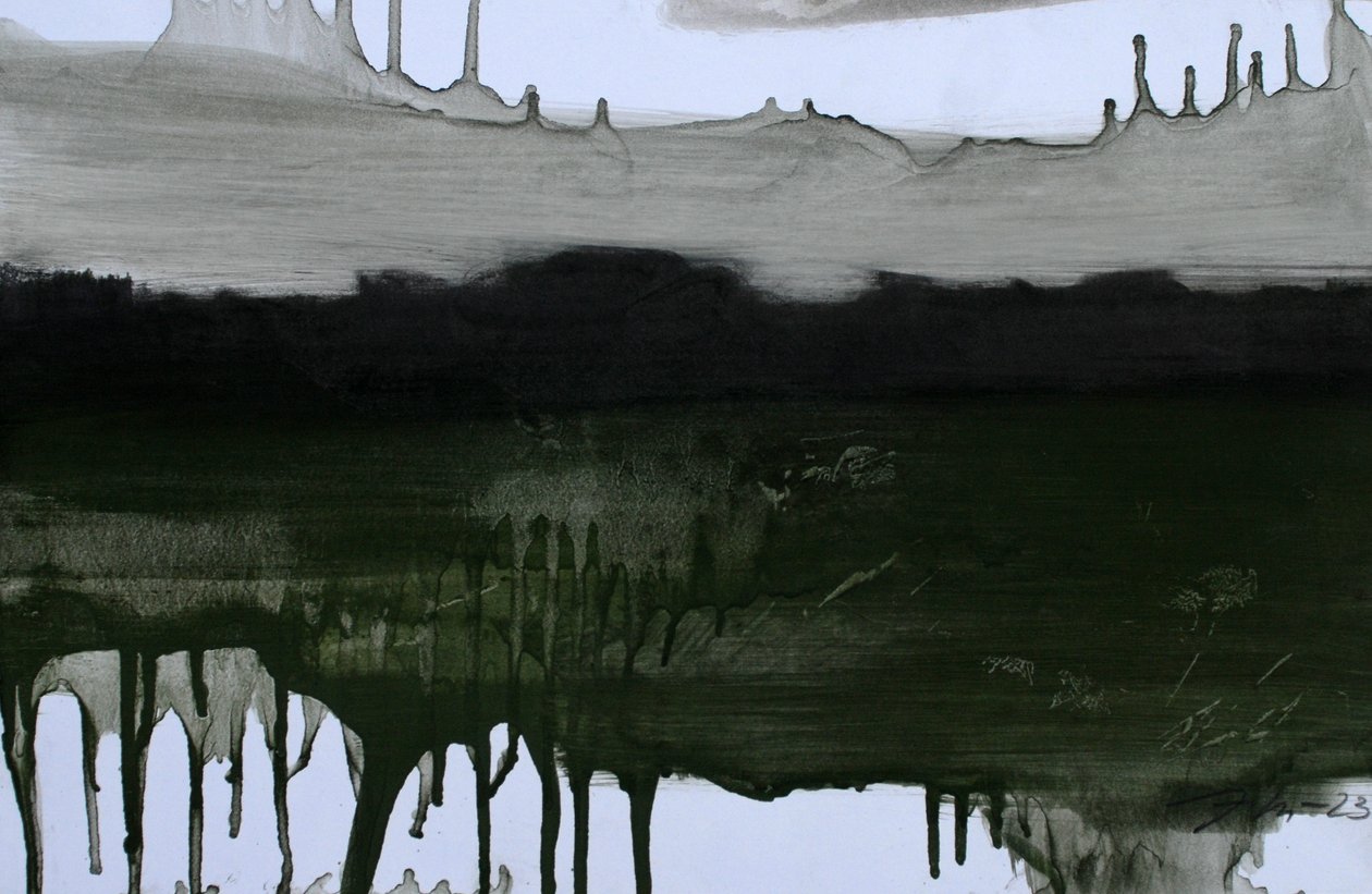 Osynligt landskap, 2023 (olja och kol på papper) av Marina Falco